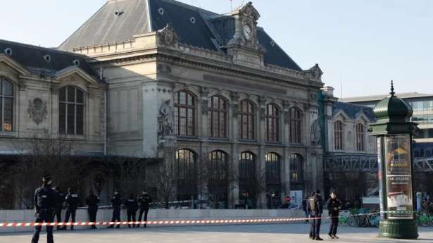 Gare d'Austerlitz நிலையத்தில் துப்பாக்கிச்சூடு... இருவர் காயம்!